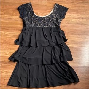 Tiana B black and tan lace poly tiered dress, M